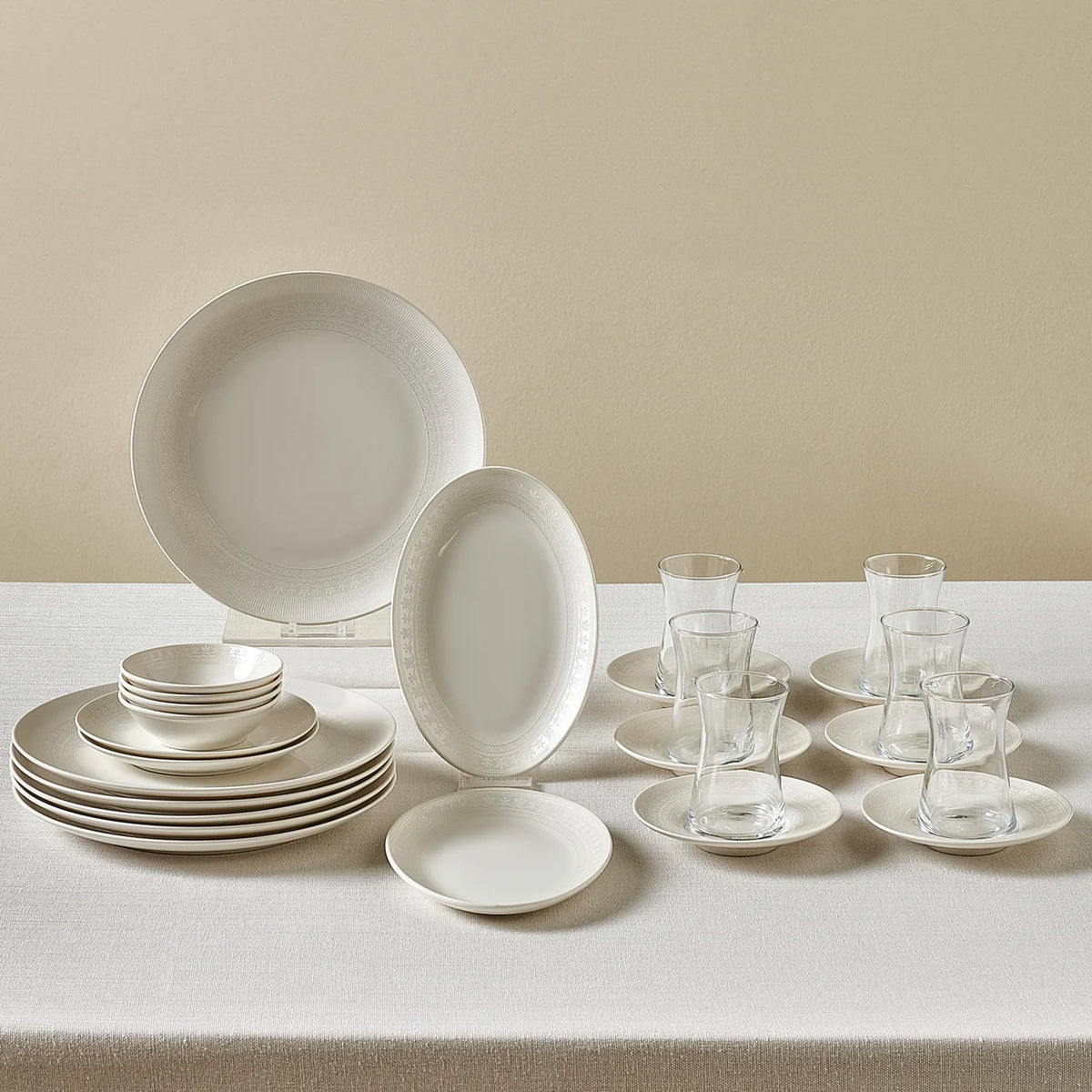 Karaca Artiste Bone China 6 Kişilik 20 Parça Yemek Takımı, Beyaz