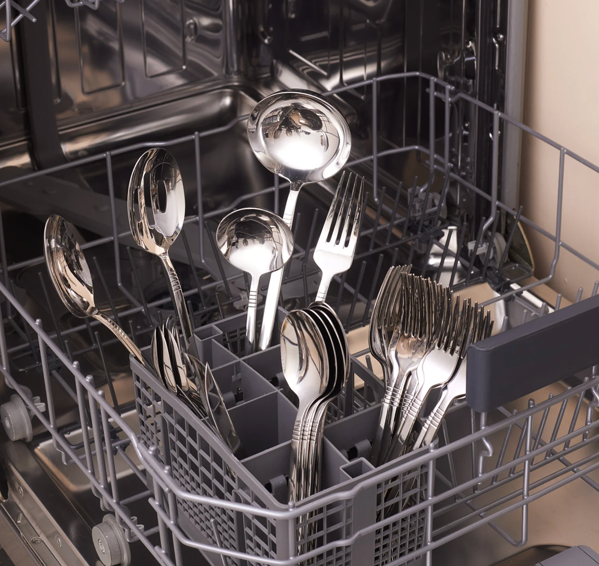 Karaca Nil Elegance Besteckset für 12 Personen, 91-teilig, Silber