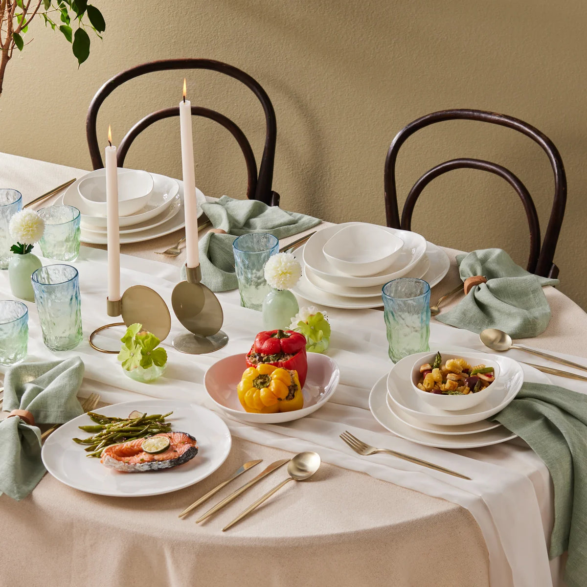Karaca Stream Bone China Rubicon 6 Kişilik 24 Parça Yemek Takımı, Beyaz