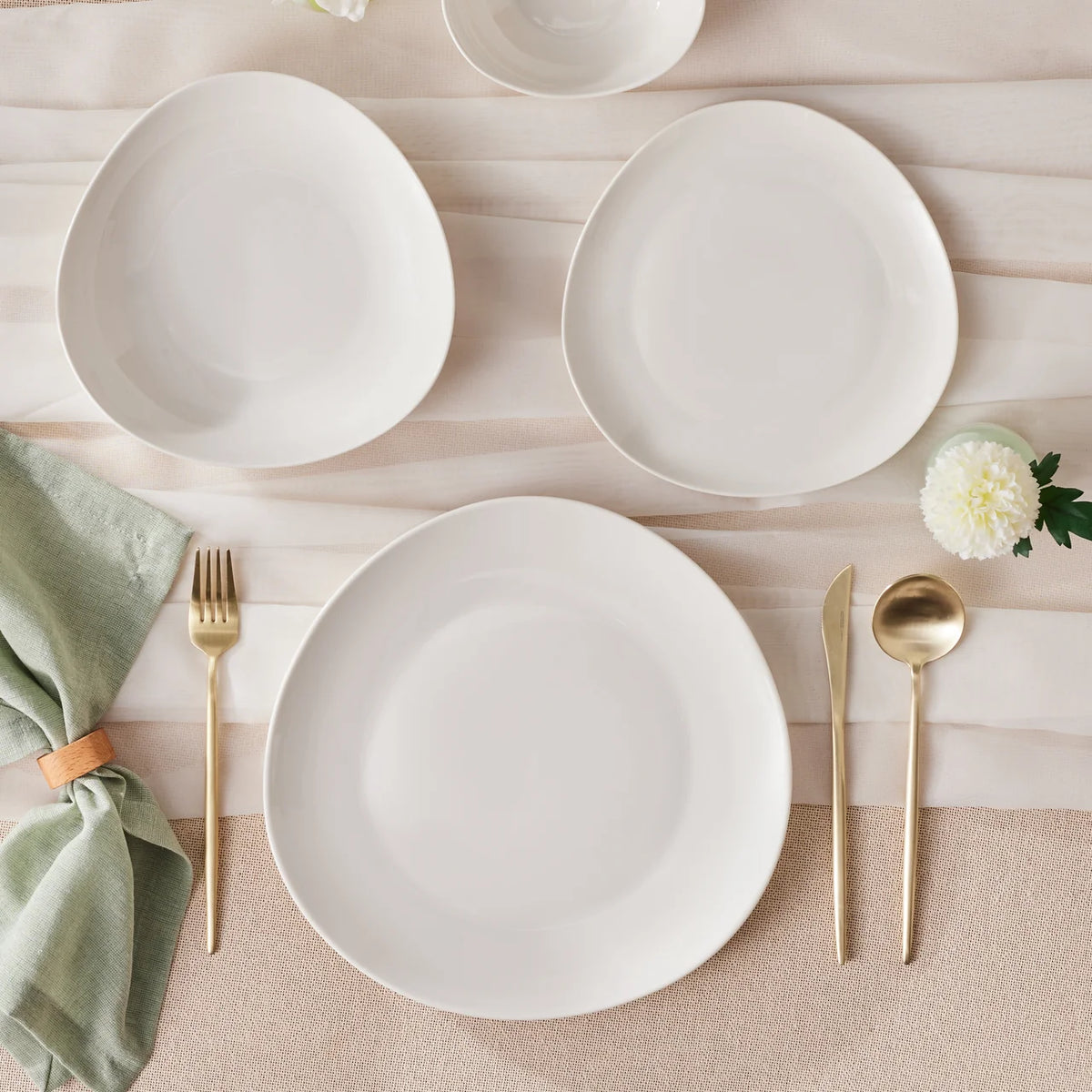 Karaca Stream Bone China Rubicon 6 Kişilik 24 Parça Yemek Takımı, Beyaz