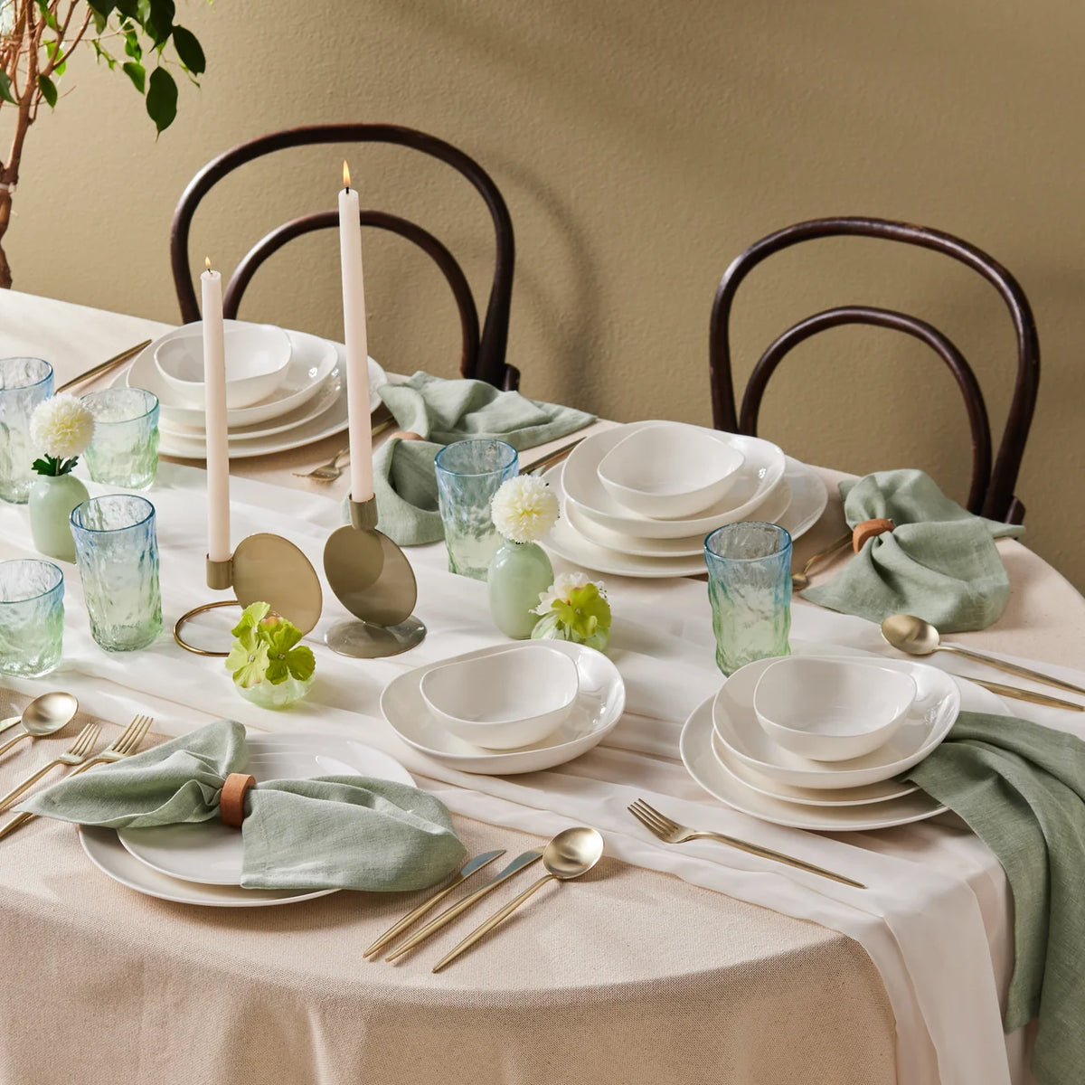Karaca Stream Bone China Rubicon 6 Kişilik 24 Parça Yemek Takımı, Beyaz