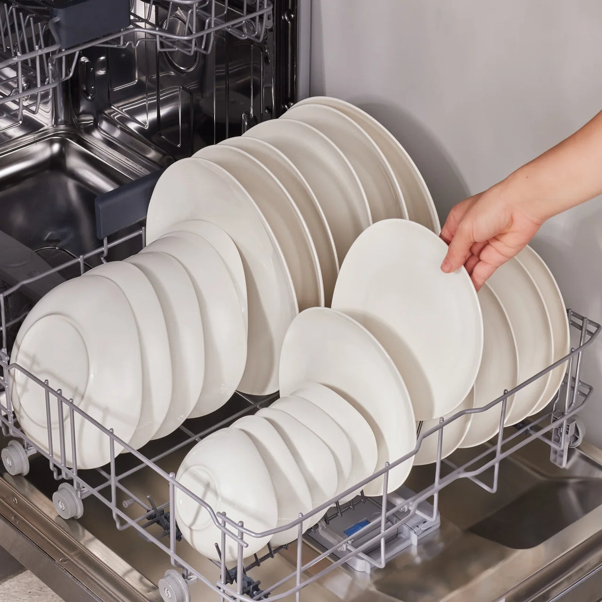 Karaca Stream Bone China Rubicon 6 Kişilik 24 Parça Yemek Takımı, Beyaz