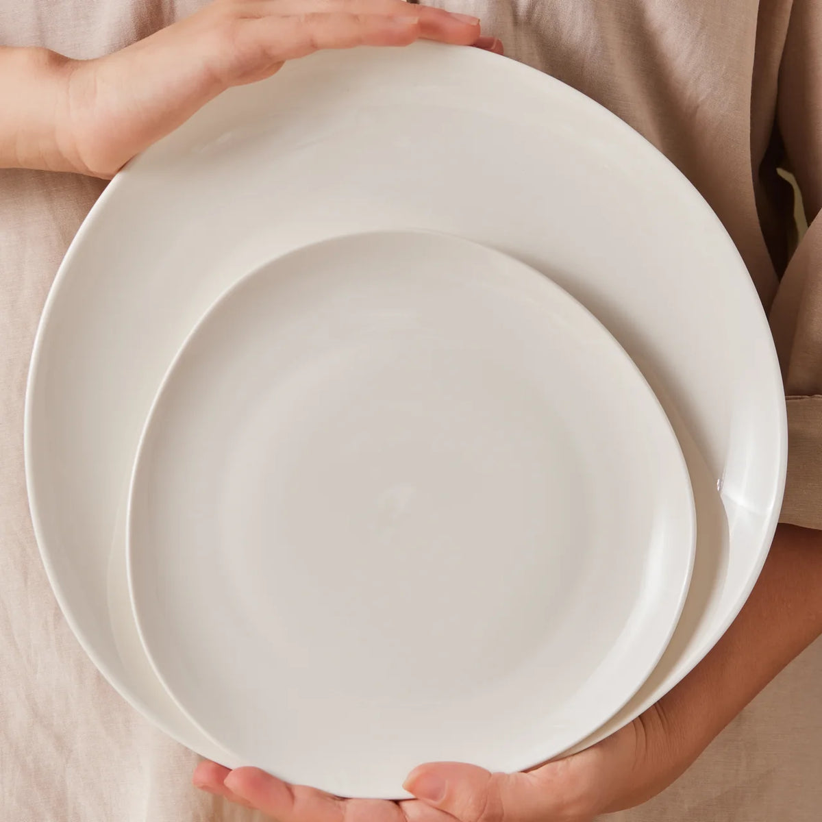 Karaca Stream Bone China Rubicon 6 Kişilik 24 Parça Yemek Takımı, Beyaz