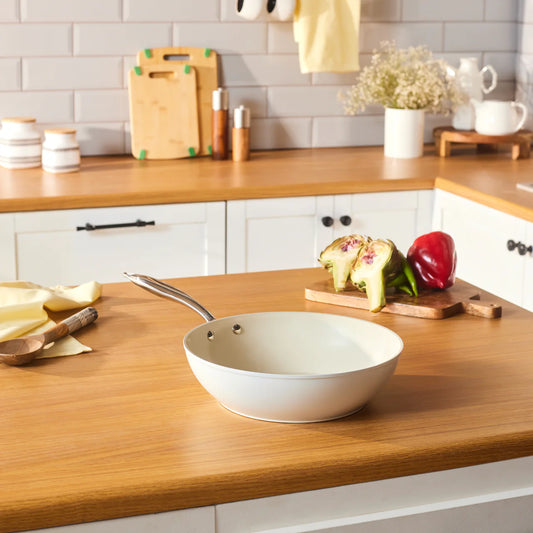 Karaca Swiss Crystal Almond Cream Wokpan met Handvat 28 cm