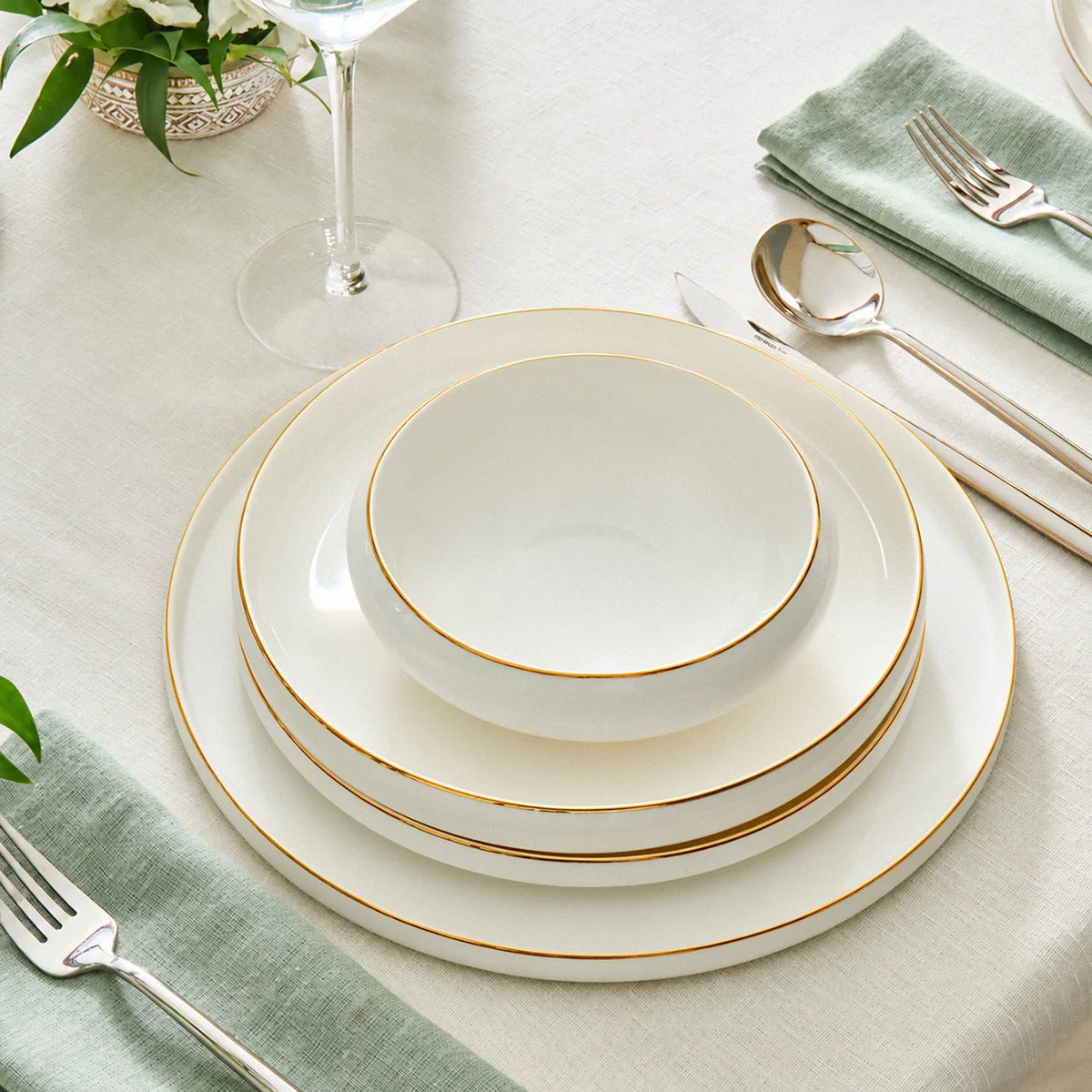 Karaca Stream Bone China Sunset 53 Parça 12 Kişilik Servis Takımı, Gold