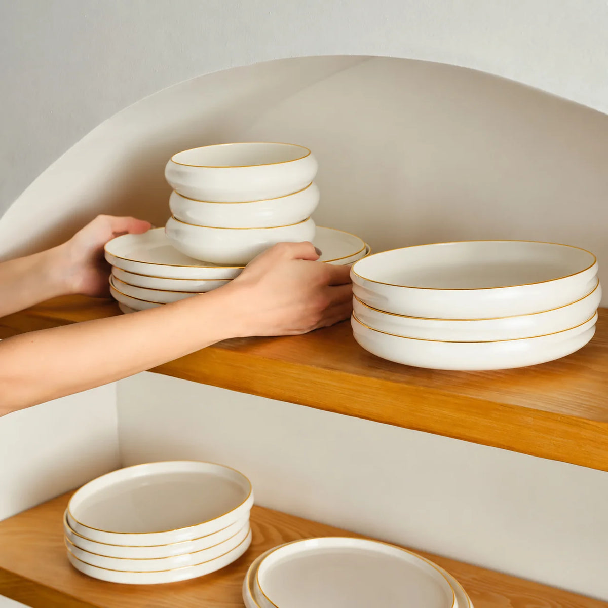 Karaca Stream Bone China Sunset 53 Parça 12 Kişilik Servis Takımı, Gold