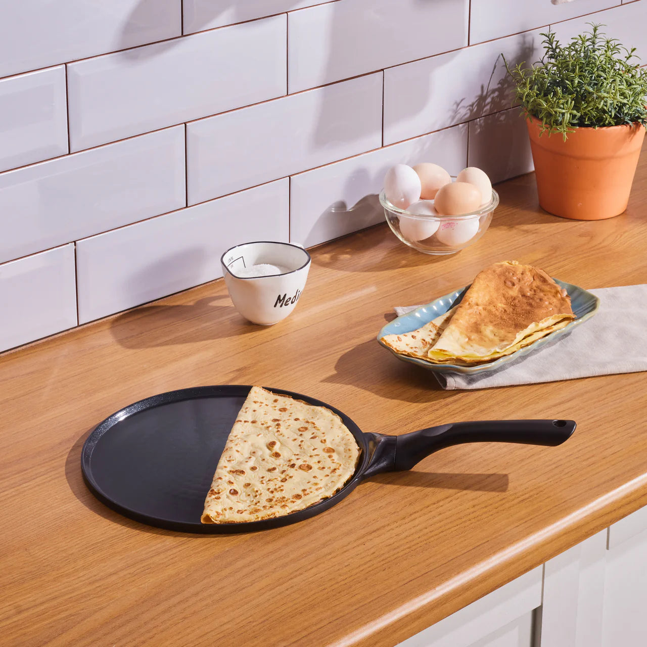 Karaca Fluffy Antihaft-Crêpe- und Pfannkuchenpfanne mit Keramikbeschichtung, 26 cm, schwarz