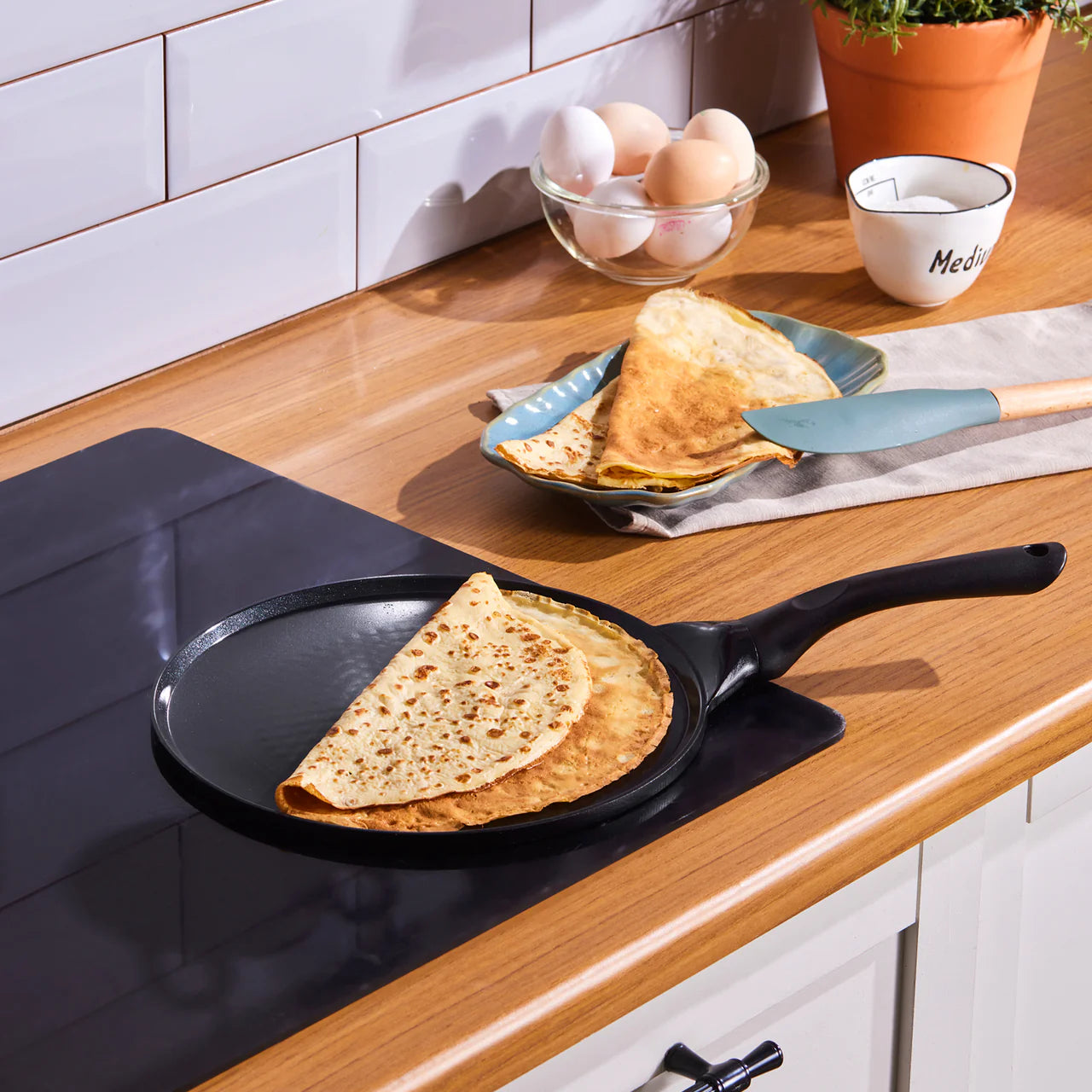 Karaca Fluffy Antihaft-Crêpe- und Pfannkuchenpfanne mit Keramikbeschichtung, 26 cm, schwarz