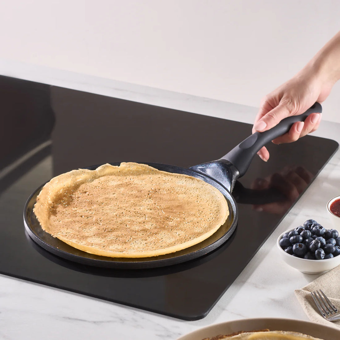 Karaca Fluffy antiaanbak crêpe- en pannenkoekenpan met keramische coating, 26 cm, zwart