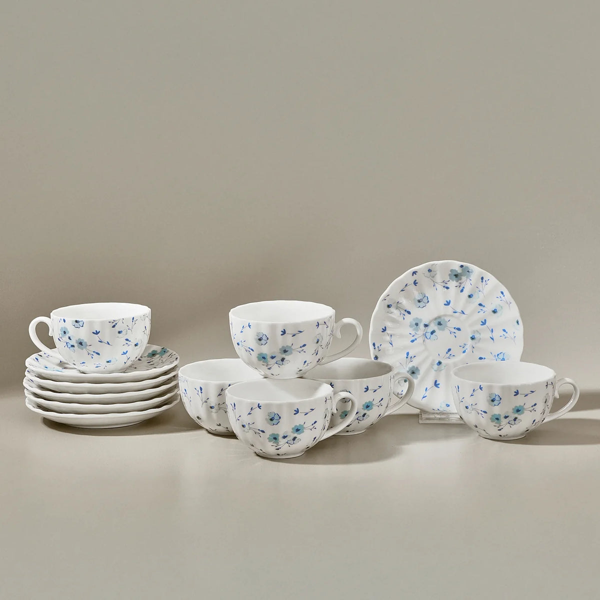Karaca Blossom 6 Kişilik 12 Parça Bone China Çay Fincanı ve Tabak Seti, 220 ml, Mavi