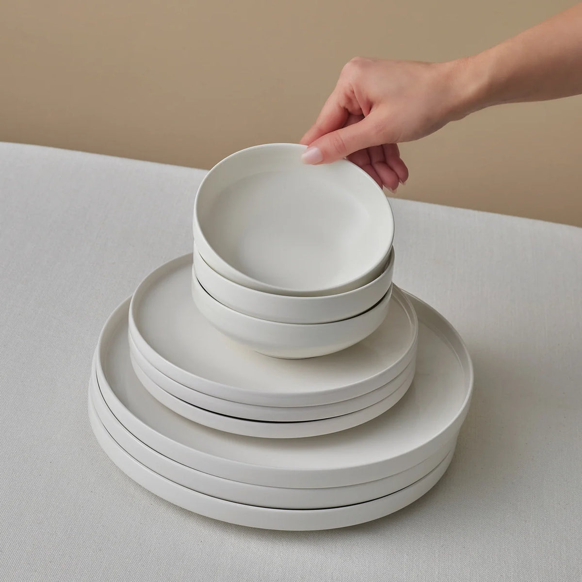 Karaca Stream Bone China Saturn 4 Kişilik 12 Parça Yemek Takımı, Beyaz
