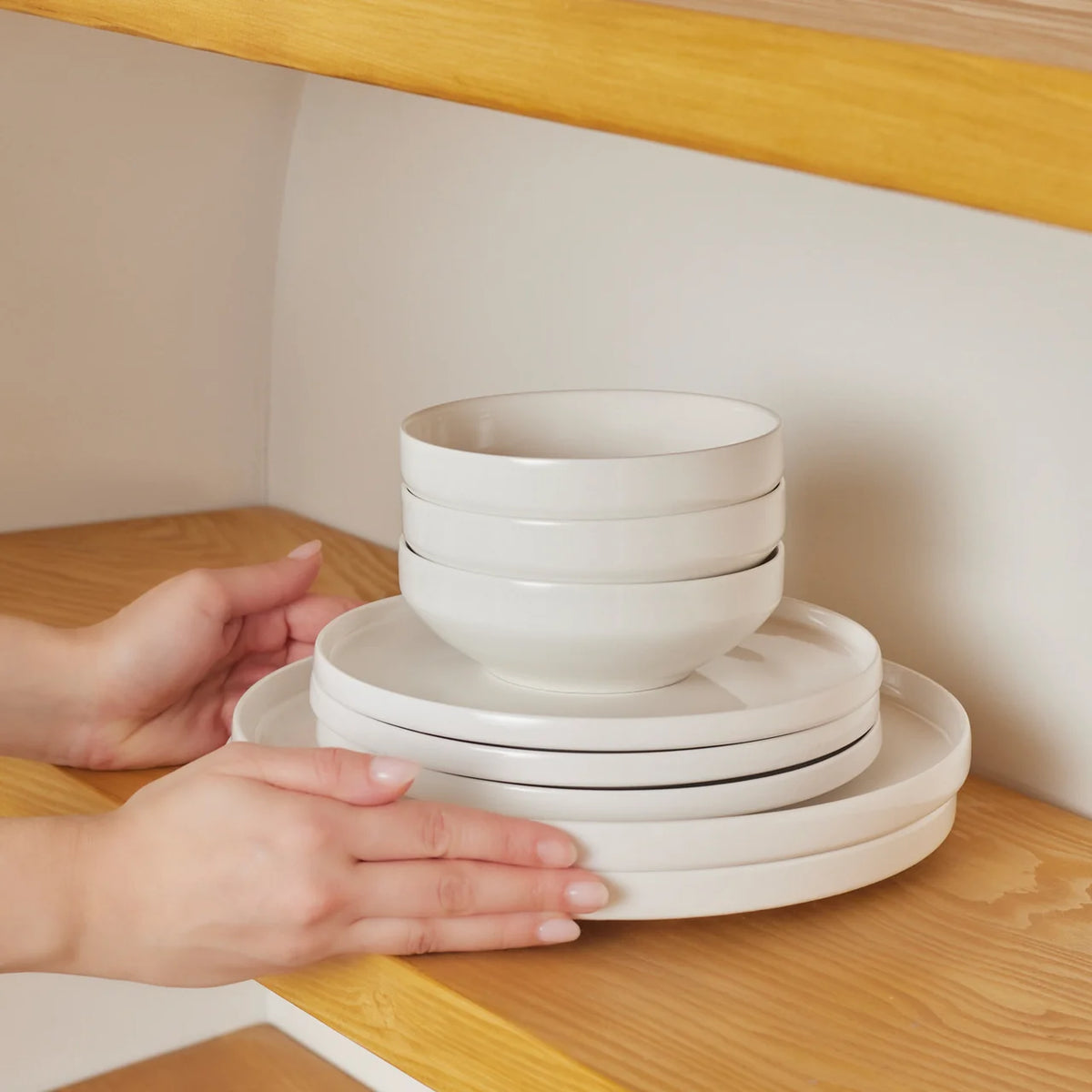 Karaca Stream Bone China Saturn 4 Kişilik 12 Parça Yemek Takımı, Beyaz