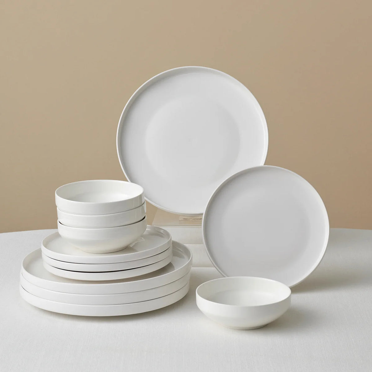 Karaca Stream Bone China Saturn 4 Kişilik 12 Parça Yemek Takımı, Beyaz