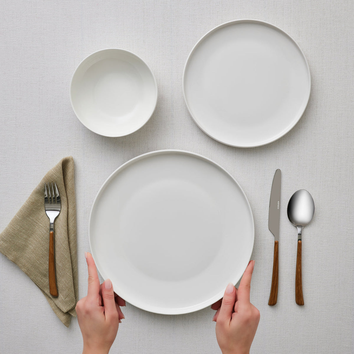 Karaca Stream Bone China Saturn 4 Kişilik 12 Parça Yemek Takımı, Beyaz