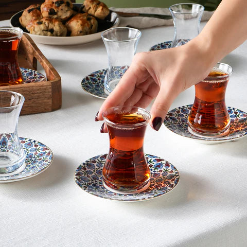 Karaca Emirgan 12-teiliges Bone-China-Teeservice für 6 Personen, 130 ml, mehrfarbig