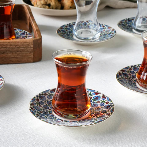Karaca Emirgan 12-teiliges Bone-China-Teeservice für 6 Personen, 130 ml, mehrfarbig