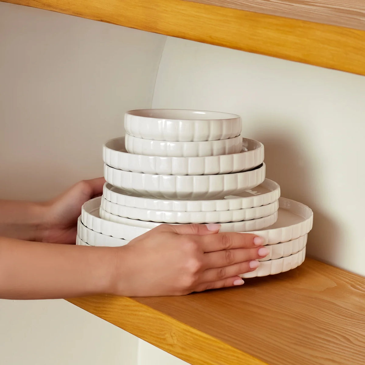 Karaca Stream Bone China Pumpkin 6 Kişilik 24 Parça Yemek Takımı, Beyaz