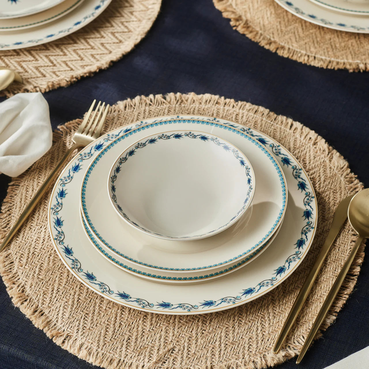 Karaca Forever Bone China İznik 24-teiliges Geschirrset für 6 Personen, bunt