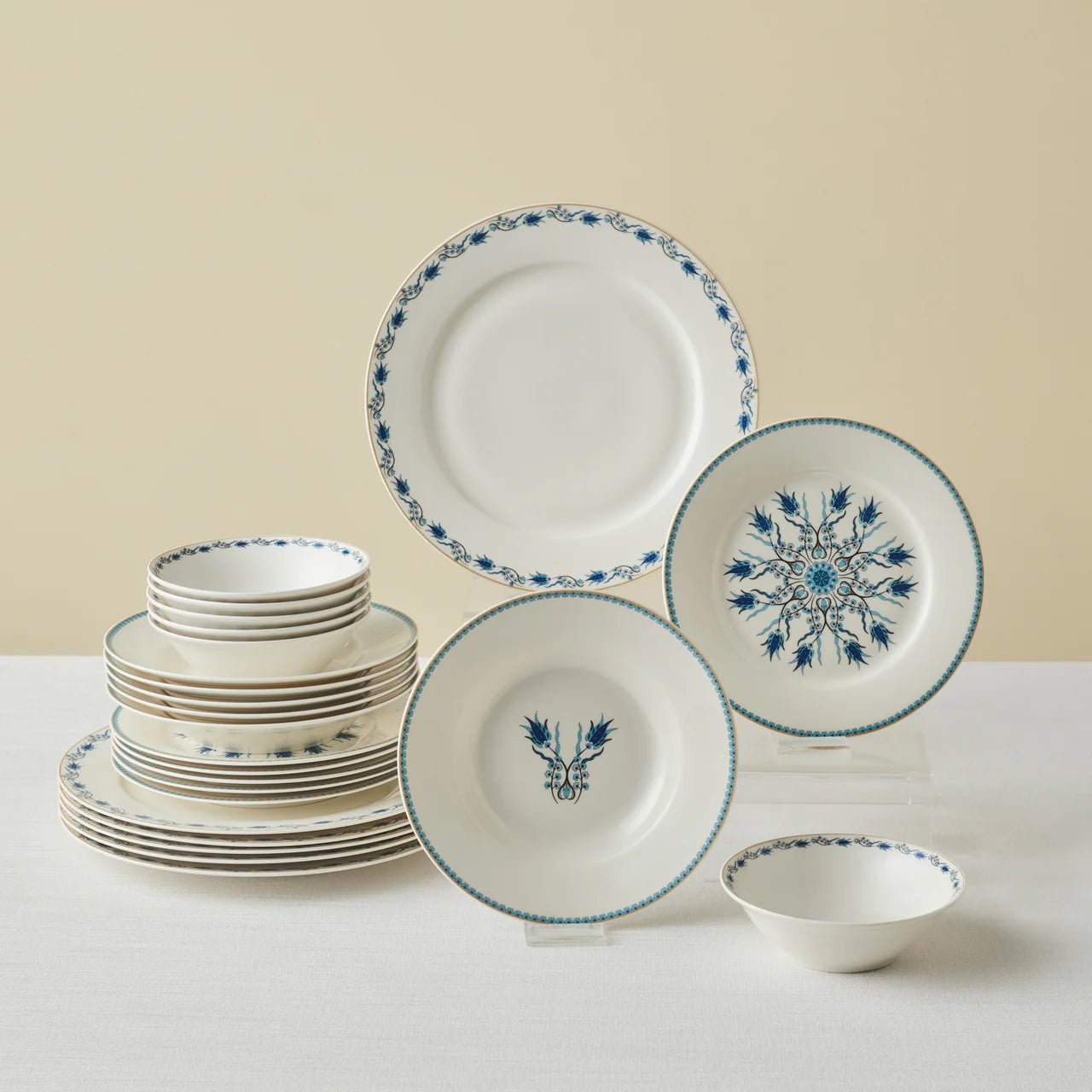 Karaca Forever Bone China İznik 24-teiliges Geschirrset für 6 Personen, bunt