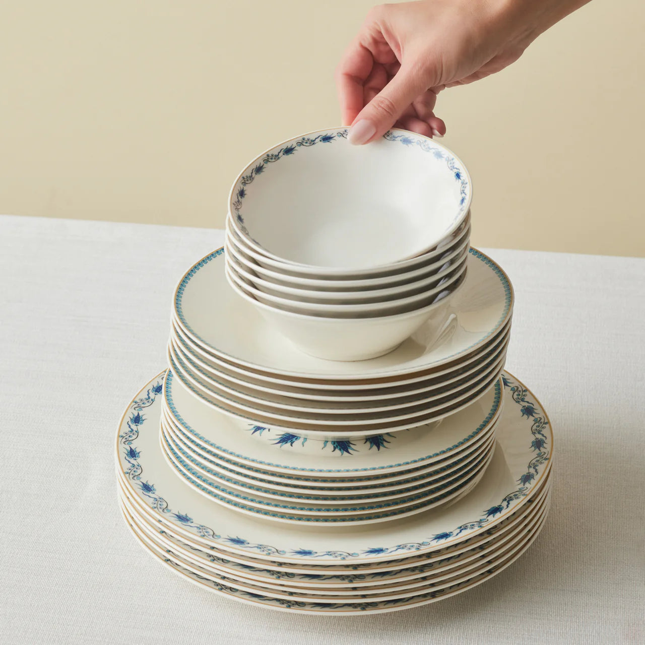 Karaca Forever Bone China İznik 24-teiliges Geschirrset für 6 Personen, bunt