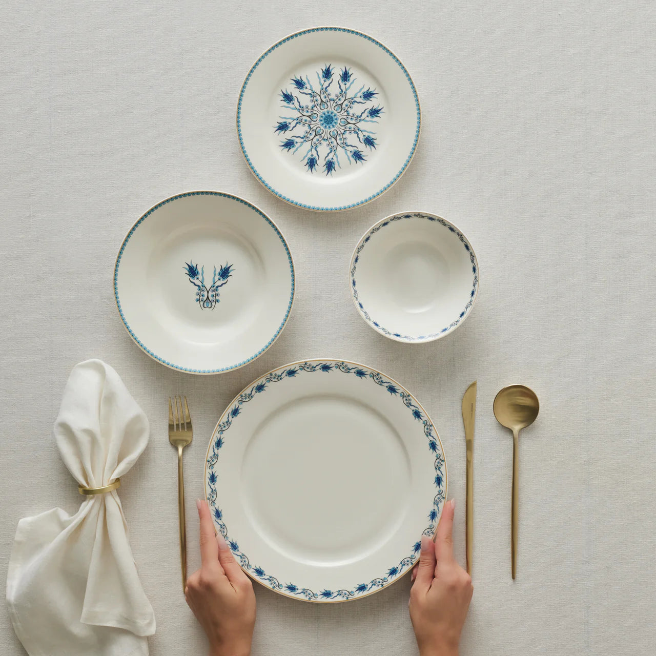 Karaca Forever Bone China İznik 24-teiliges Geschirrset für 6 Personen, bunt