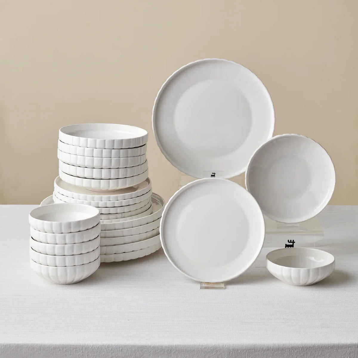 Karaca Stream Bone China Pumpkin 6 Kişilik 24 Parça Yemek Takımı, Beyaz