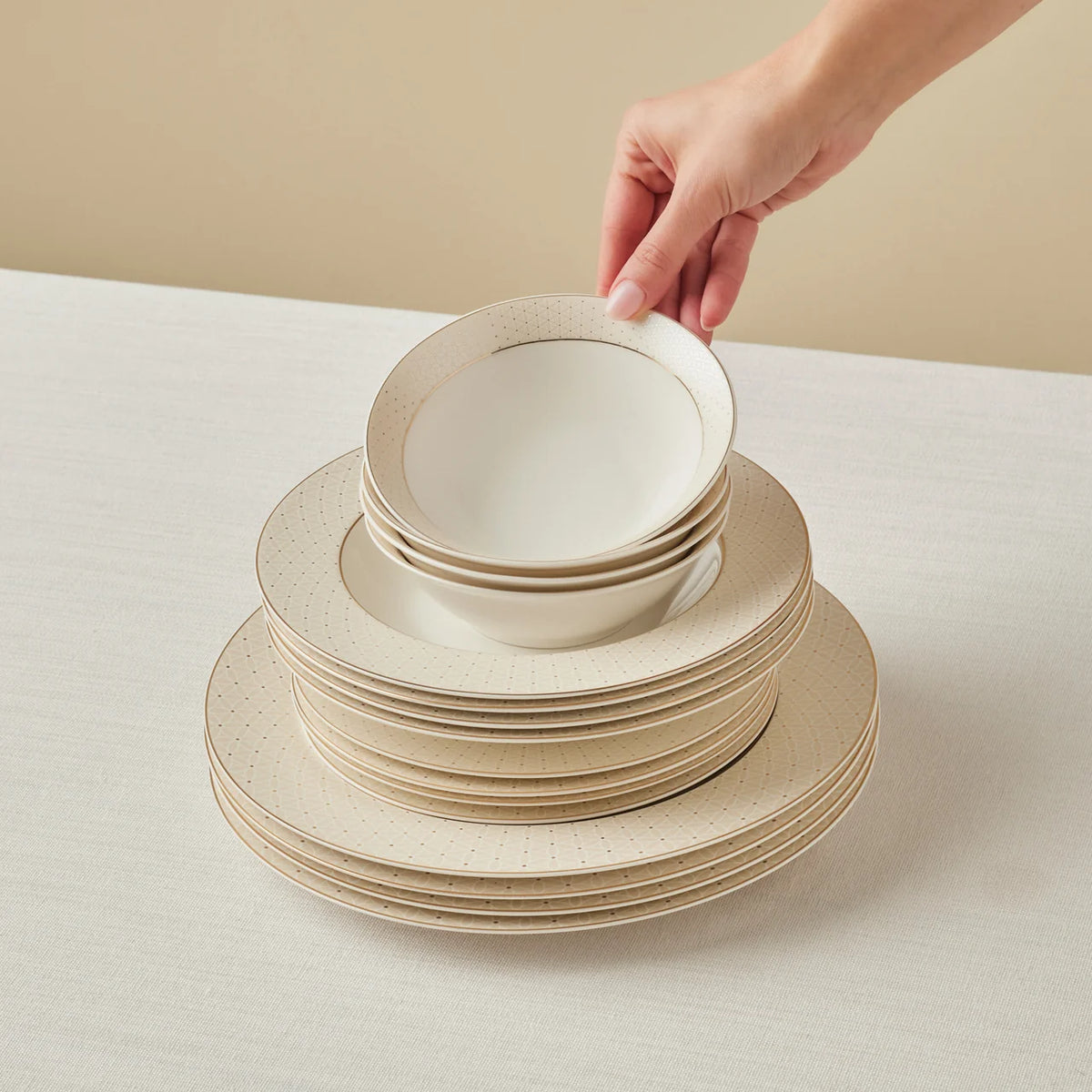 Karaca Elegance Bone Alessa 60 Parça 8 Kişilik Yemek Takımı ve Kahvaltı Seti