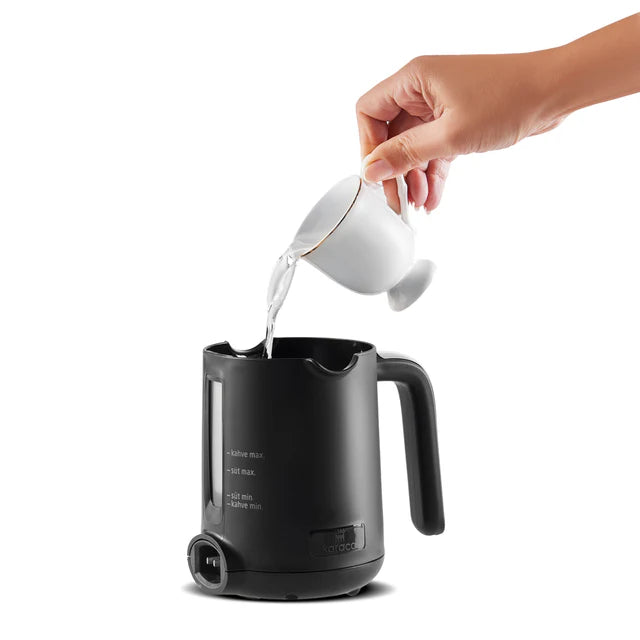 Karaca x Beşiktaş – Lizenzierte Hatır Hüps-Kaffeemaschine für türkischen Milchkaffee mit Fan-Hymne