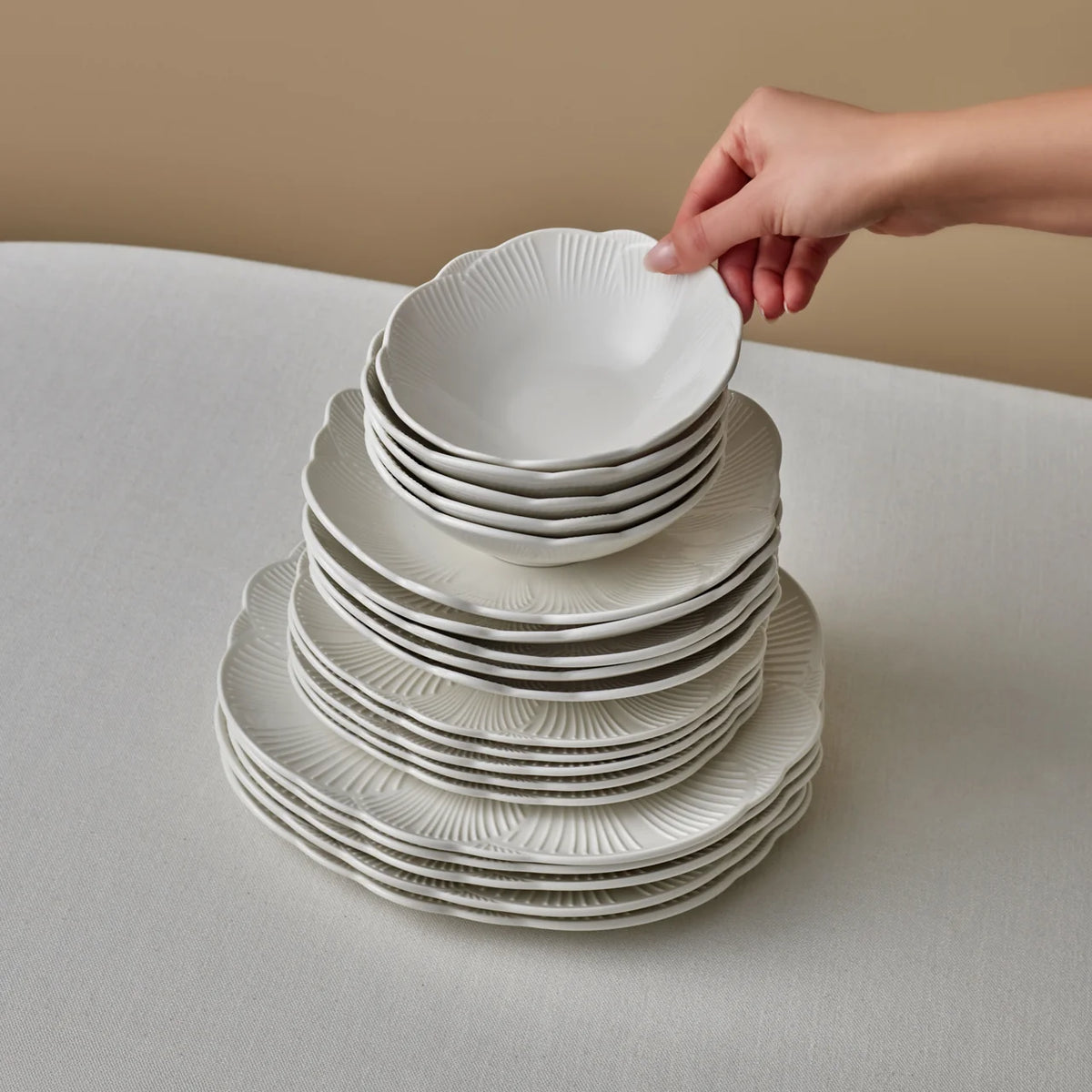 Karaca Bloom 6 Kişilik 24 Parça Bone China Yemek Takımı, Beyaz