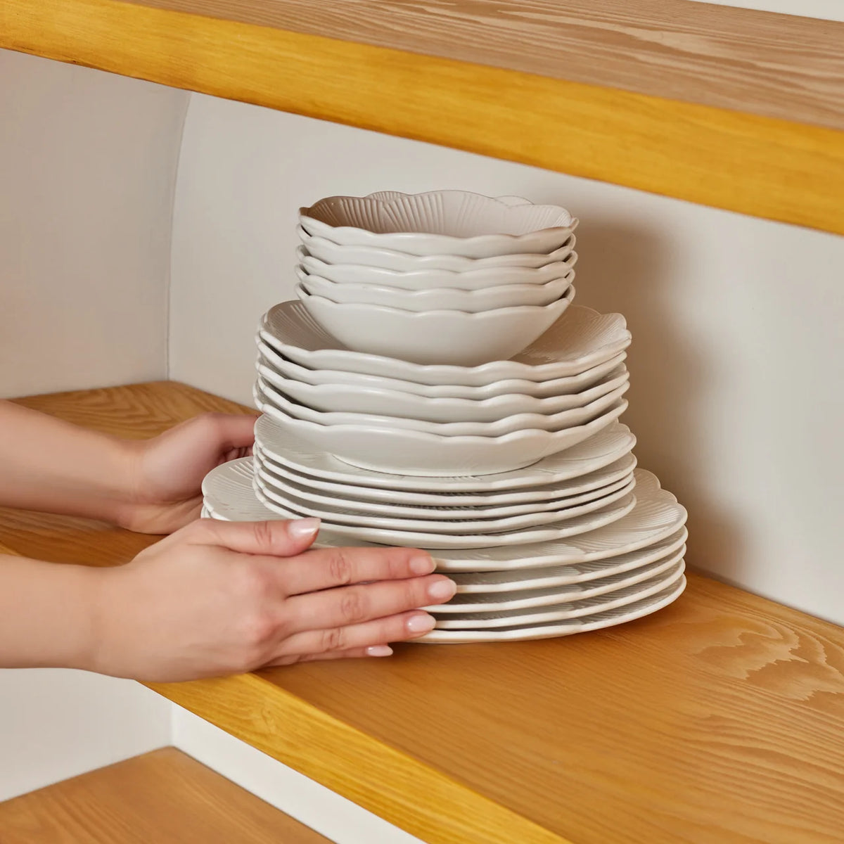 Karaca Bloom 6 Kişilik 24 Parça Bone China Yemek Takımı, Beyaz