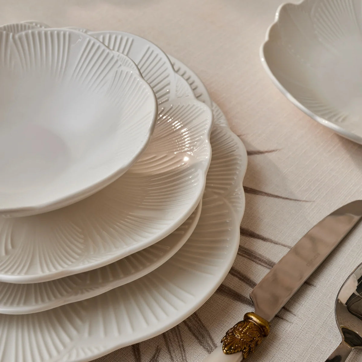 Karaca Bloom 6 Kişilik 24 Parça Bone China Yemek Takımı, Beyaz
