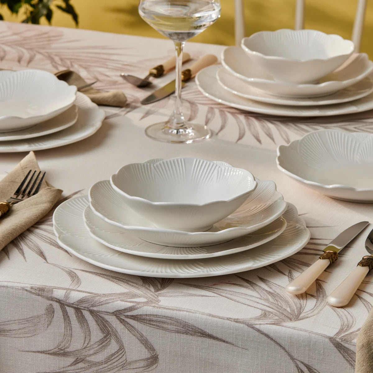 Karaca Bloom 6 Kişilik 24 Parça Bone China Yemek Takımı, Beyaz