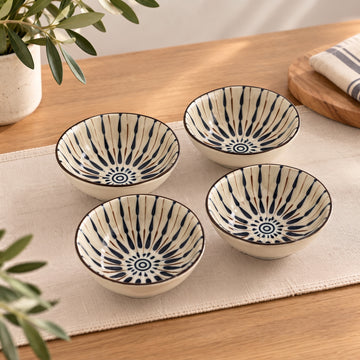 Lot de 4 mini-bols à motifs, présenté dans une boîte