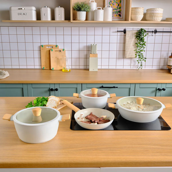 Ensemble de 7 casseroles Karaca Swiss Crystal Almond Cream, compatibles avec l'induction